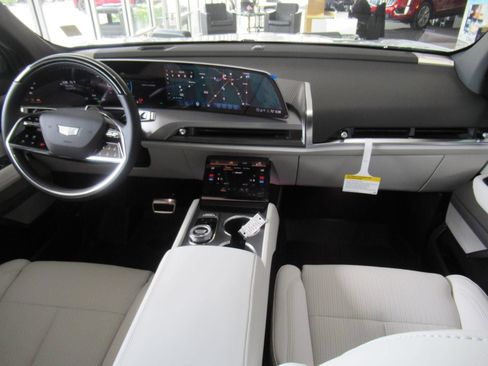 New 2027 Cadillac Vistiq Sport AWD/4WD image 12