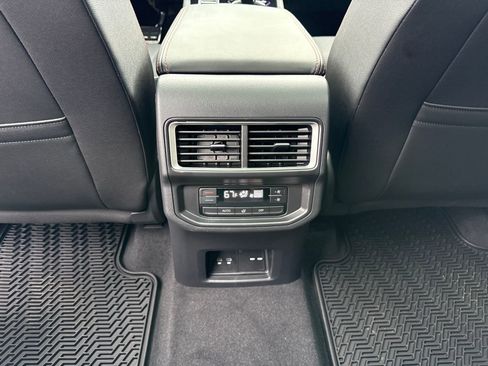 Certified 2025 Volkswagen Atlas Peak Edition SE AWD/4WD image 31