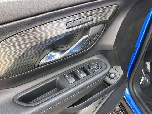 Used 2024 GMC Terrain SLT w/ Elevation Edition image 19