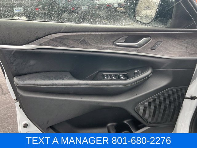 Used 2023 Jeep Grand Cherokee L Limited AWD/4WD image 15