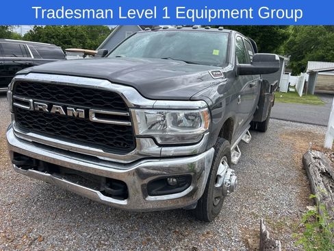 Used 2019 RAM 3500 Tradesman w/ Chrome Appearance Group AWD/4WD image 4