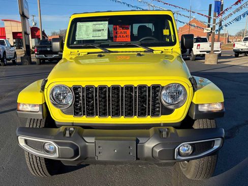 Certified 2024 Jeep Gladiator Sport AWD/4WD image 3