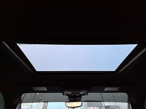 Used 2022 Chevrolet Silverado 1500 High Country w/ High Country Premium Package image 17