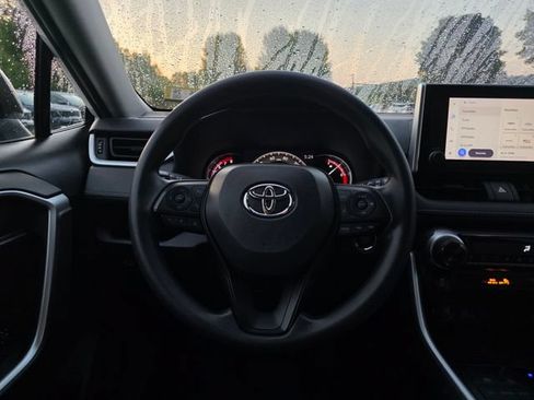 Used 2024 Toyota RAV4 XLE AWD/4WD image 22