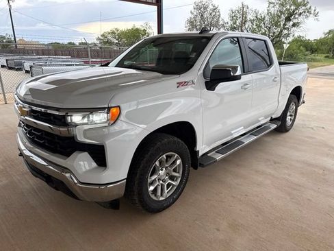 Used 2025 Chevrolet Silverado 1500 LT AWD/4WD image 3