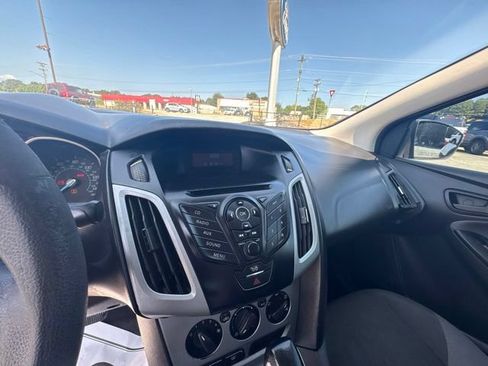 Used 2012 Ford Focus SE FWD image 18