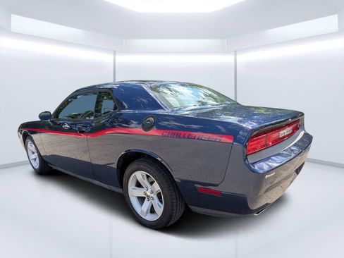 Used 2014 Dodge Challenger SXT RWD image 5