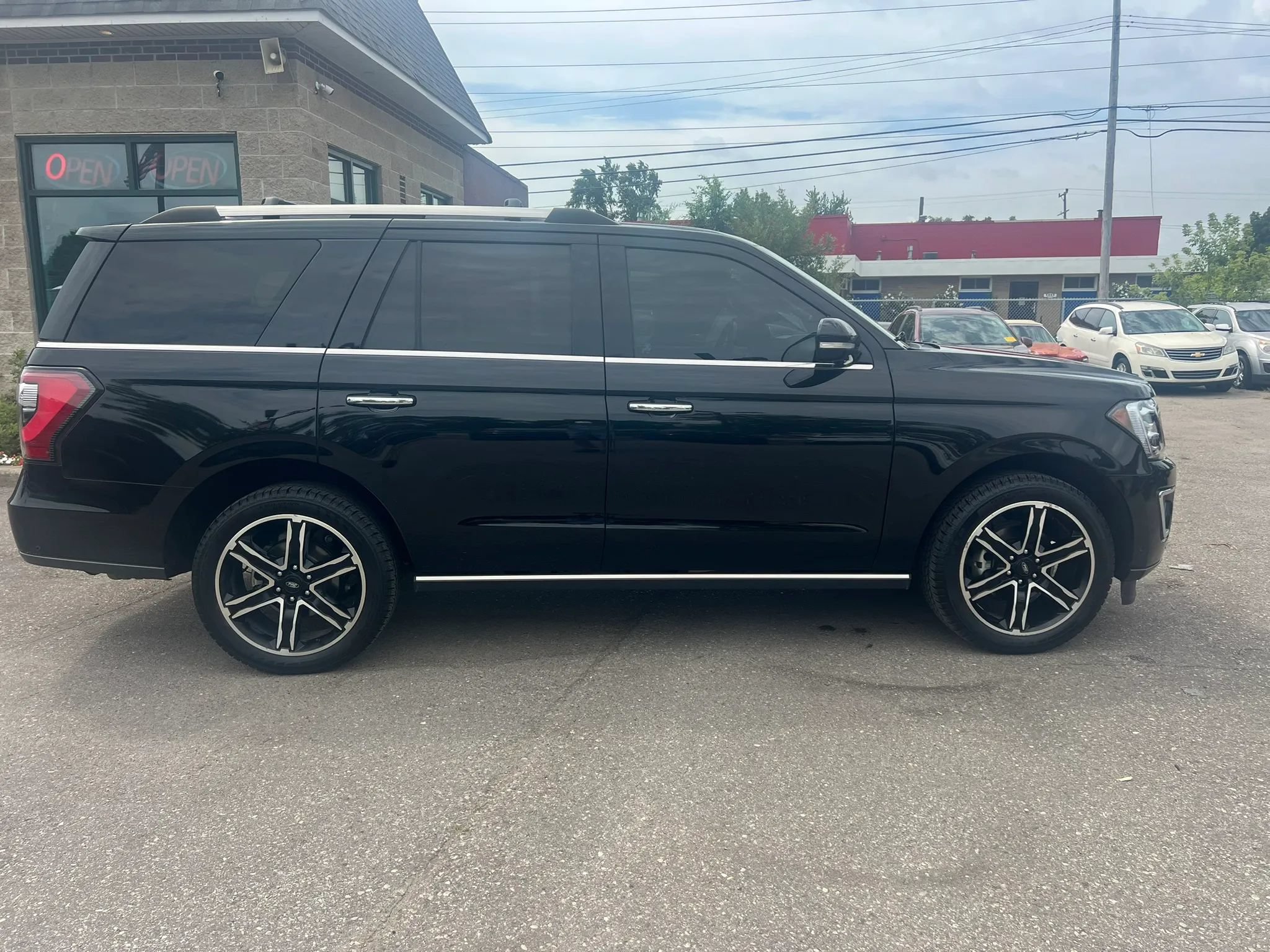 Used 2020 Ford Expedition Limited w/ Special Edition Package AWD/4WD image 5