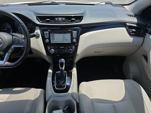 Used 2017 Nissan Rogue Sport SL w/ SL Premium Package FWD image 15