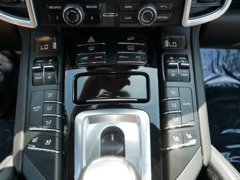Used 2014 Porsche Cayenne Platinum Edition AWD/4WD image 28