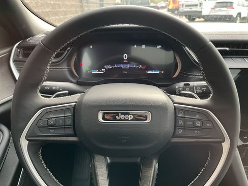 New 2026 Jeep Grand Cherokee Limited image 12