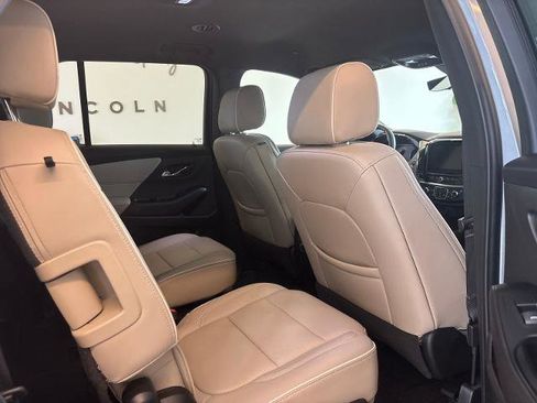 Used 2023 Chevrolet Traverse Premier FWD image 8