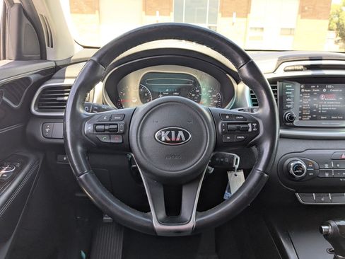 Used 2018 Kia Sorento AWD image 18