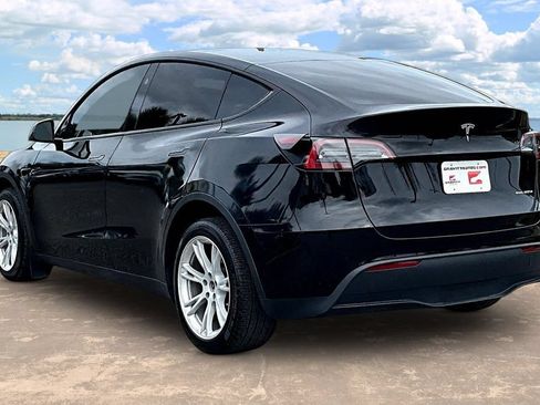 Used 2024 Tesla Model Y Long Range AWD/4WD image 6