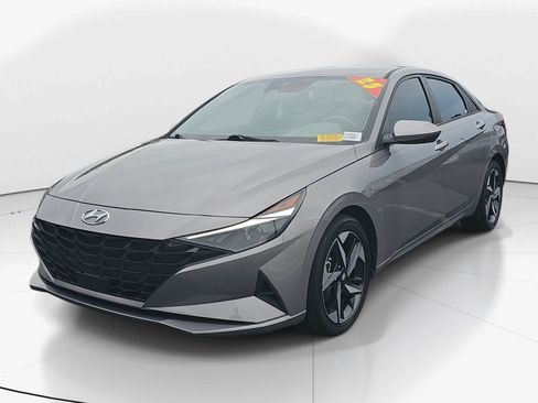 Used 2023 Hyundai Elantra SEL w/ Convenience Package FWD image 7