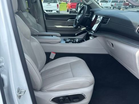 Used 2023 Jeep Wagoneer L Series II AWD/4WD image 47
