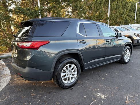 Used 2020 Chevrolet Traverse LT image 10