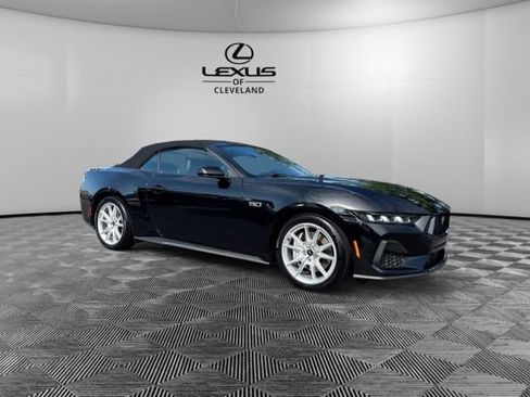 Used 2025 Ford Mustang GT Premium RWD image 2