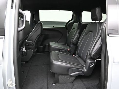 New 2026 Chrysler Pacifica Select image 20