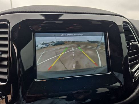 Used 2019 Jeep Compass Altitude image 28