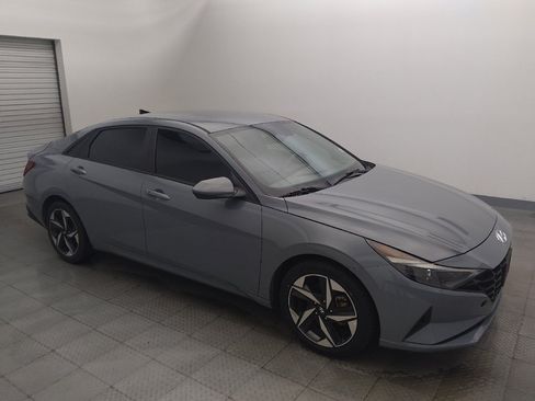 Used 2023 Hyundai Elantra SEL w/ Convenience Package FWD image 11