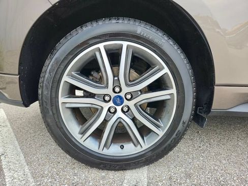 Used 2019 Ford Edge Titanium w/ Equipment Group 301A AWD/4WD image 36