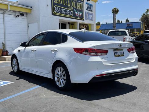 Used 2018 Kia Optima LX w/ 17" Alloy Wheels Package FWD image 8