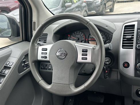 Used 2019 Nissan Frontier SV AWD/4WD image 4