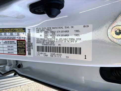 Used 2024 Toyota Sequoia Platinum AWD/4WD image 33