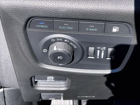 Used 2023 Jeep Grand Cherokee 4WD 4xe w/ Luxury Tech Group II image 18
