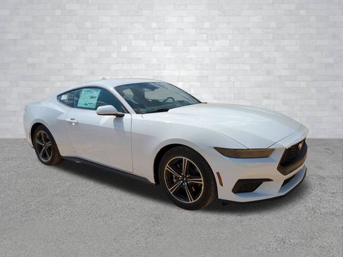 Used 2025 Ford Mustang Coupe RWD image 2