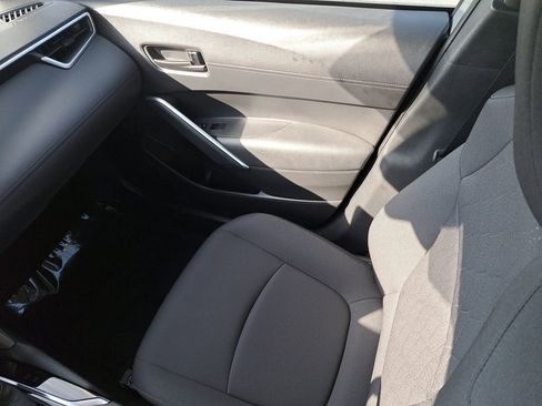 Certified 2023 Toyota Corolla Cross LE image 12