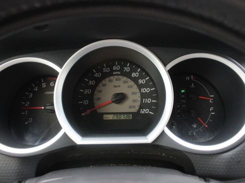Used 2010 Toyota Tacoma 4x4 Double Cab image 8