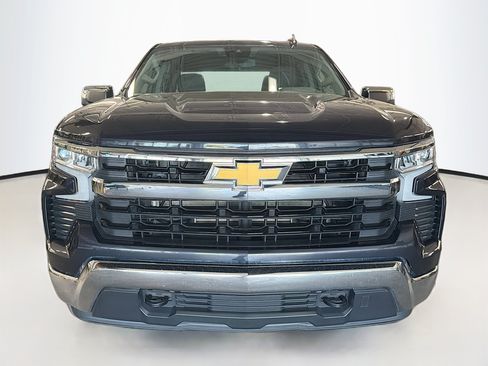 Used 2024 Chevrolet Silverado 1500 LT AWD/4WD image 2
