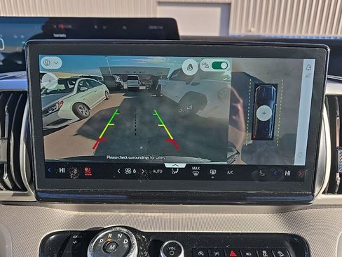 Used 2025 Ford Expedition Active image 30