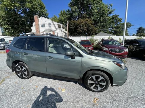 Used 2017 Subaru Forester 2.5i Premium w/ All-Weather Package AWD/4WD image 4