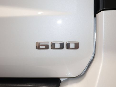 Used 2023 Cadillac Escalade Luxury AWD/4WD image 38