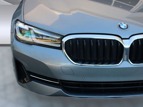 Used 2023 BMW 530i w/ Premium Package image 11