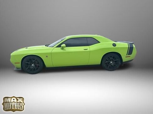 Used 2015 Dodge Challenger R/T Scat Pack w/ Scat Pack Stripe Group image 4