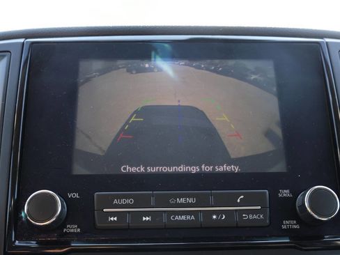 Used 2024 Nissan Titan SV image 22