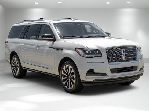 Used 2023 Lincoln Navigator L Reserve RWD image 8