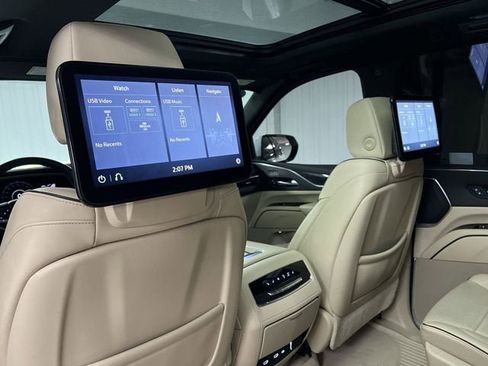 Used 2021 Cadillac Escalade Premium Luxury w/ Performance Package AWD/4WD image 36
