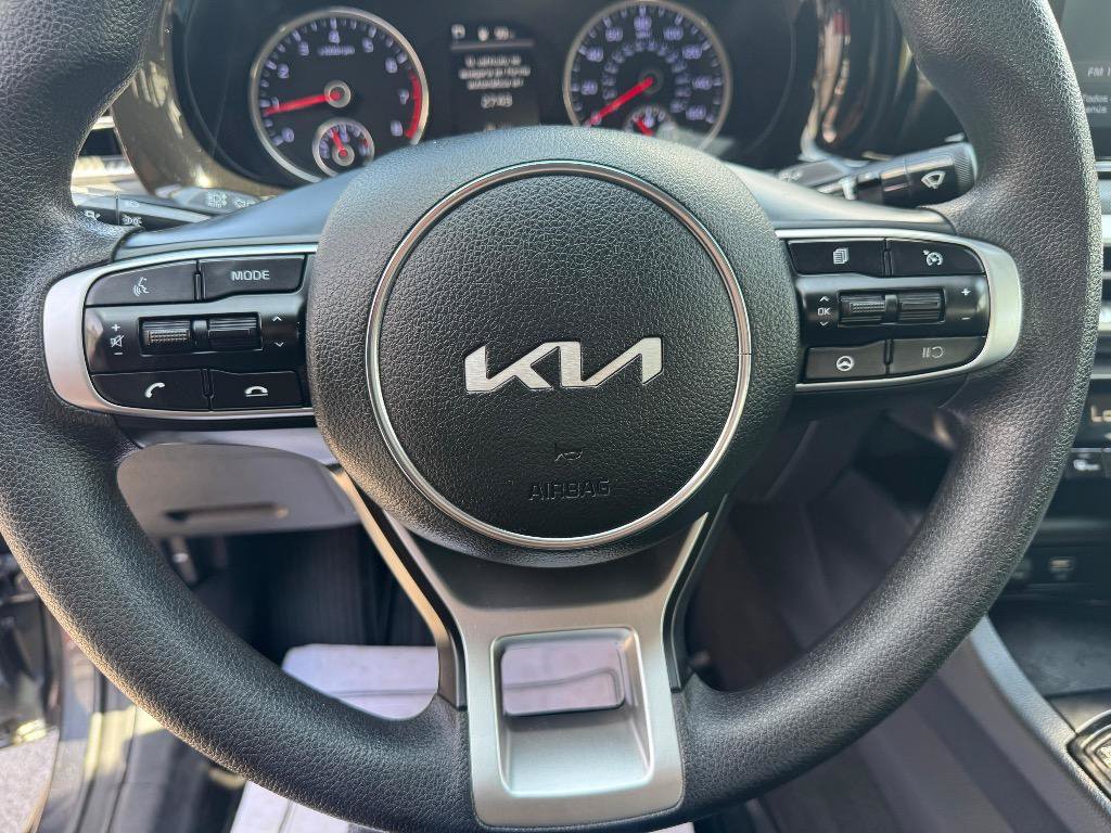 Used 2022 Kia K5 LXS FWD image 11