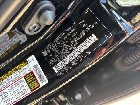 Used 2025 Toyota Highlander LE FWD image 31