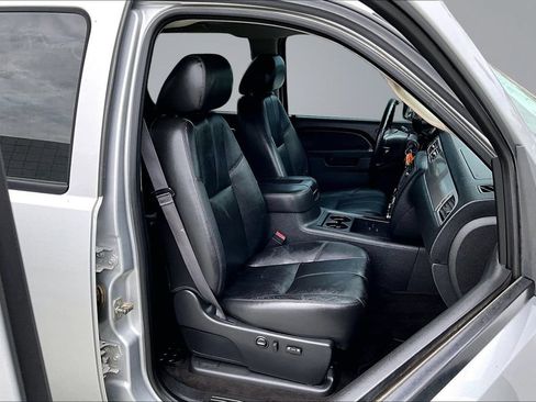 Used 2013 Chevrolet Silverado 2500 LTZ w/ LTZ Plus Package AWD/4WD image 16