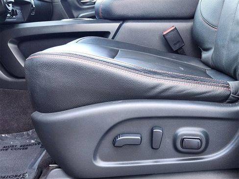 Used 2021 Nissan Titan PRO-4X w/ Pro-4x Convenience Package image 19