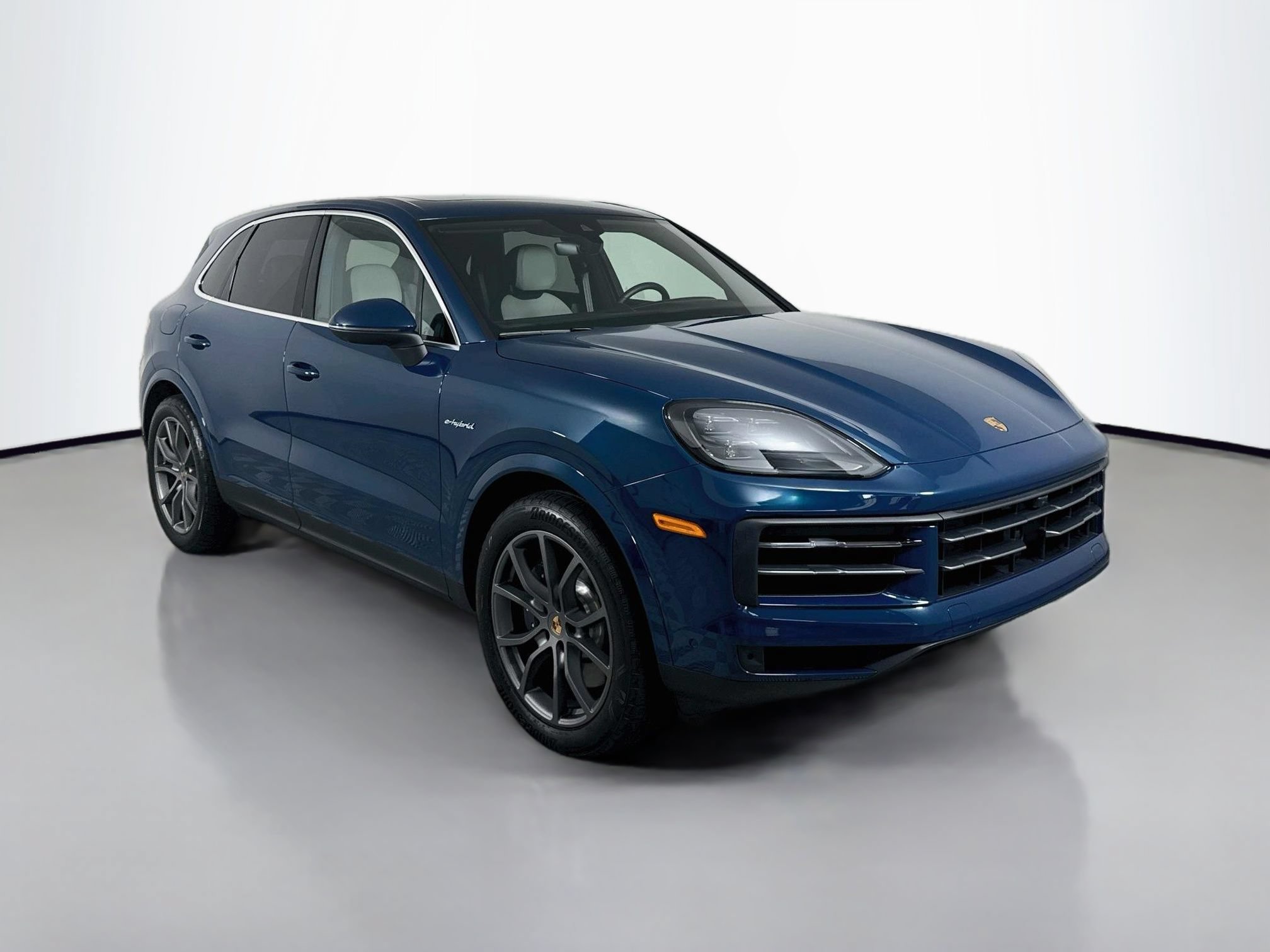 Certified 2026 Porsche Cayenne E-Hybrid AWD/4WD image 7