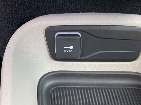 Used 2023 Chrysler Pacifica Touring-L FWD image 33