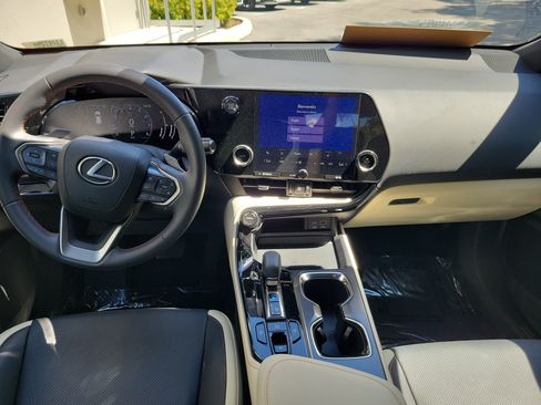 Used 2024 Lexus NX 250 FWD w/ Towing Package (2000 Lbs) image 15