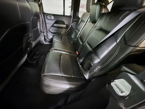 Used 2018 Jeep Wrangler Unlimited Sahara image 28